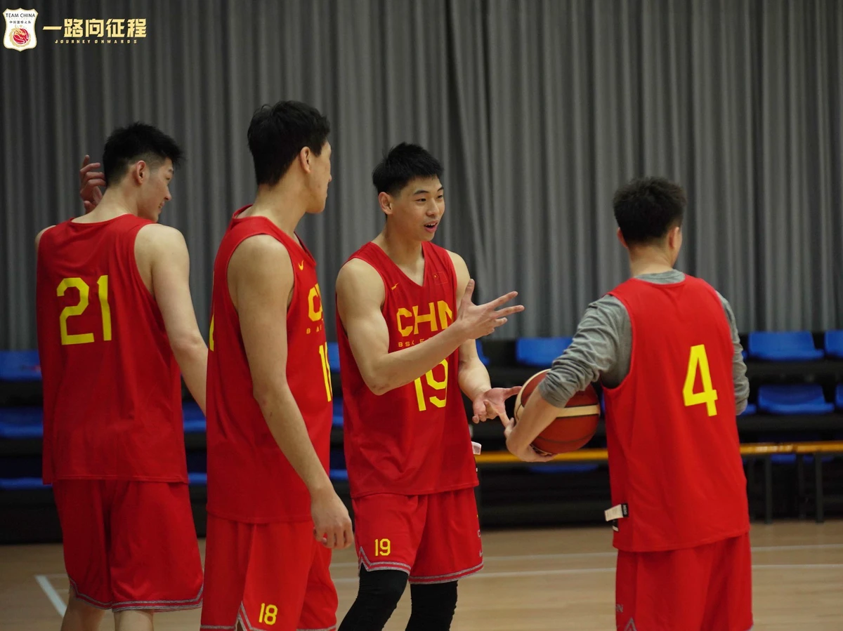 刻苦训练篮球时如何避免受伤的建议_0